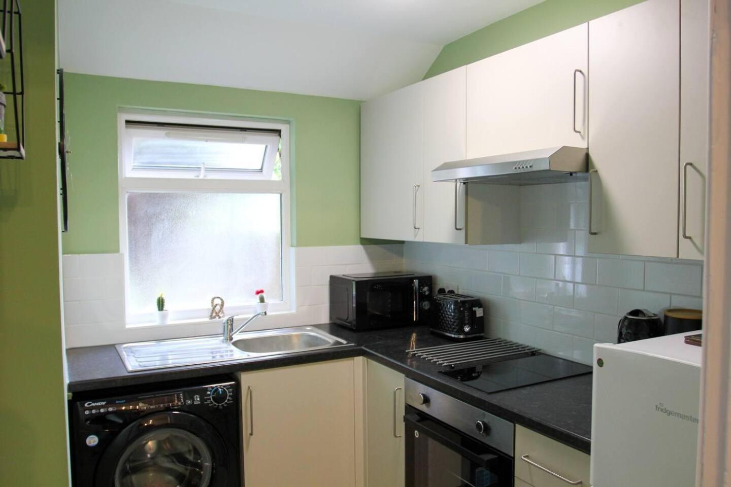 Studio-Sleeps 4-10 Min H Potter-17 Min London Watford  Exterior foto